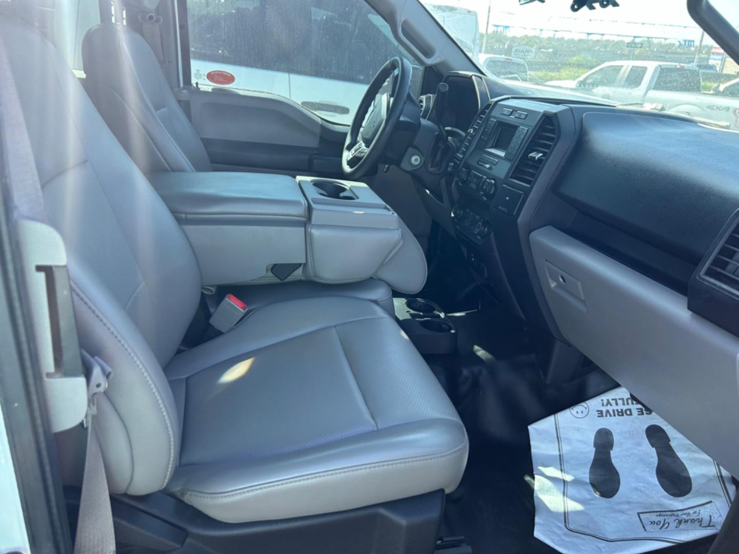 2019 White Ford F-150 XL SuperCab 6.5-ft. 4WD (1FTFX1E52KK) with an 5.0L V8 OHV 16V engine, 6A transmission, located at 1687 Business 35 S, New Braunfels, TX, 78130, (830) 625-7159, 29.655487, -98.051491 - Photo#2